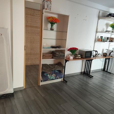 Erdgeschoss Wohnung Nahe Flughafen Vídeň Exteriér fotografie