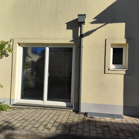 Erdgeschoss Wohnung Nahe Flughafen Vídeň Exteriér fotografie