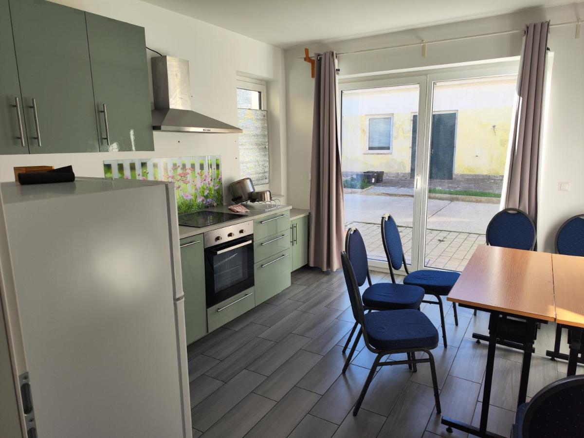Erdgeschoss Wohnung Nahe Flughafen Vídeň Exteriér fotografie