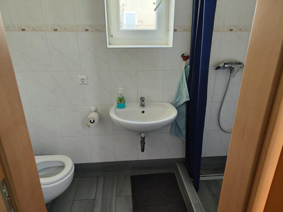 Erdgeschoss Wohnung Nahe Flughafen Vídeň Exteriér fotografie