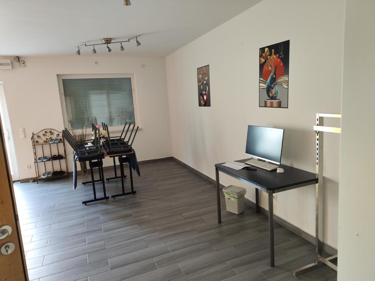 Erdgeschoss Wohnung Nahe Flughafen Vídeň Exteriér fotografie
