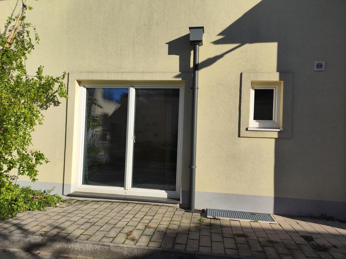 Erdgeschoss Wohnung Nahe Flughafen Vídeň Exteriér fotografie