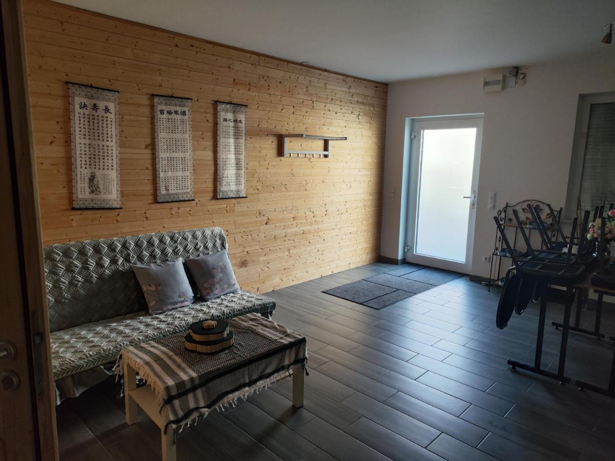 Erdgeschoss Wohnung Nahe Flughafen Vídeň Exteriér fotografie
